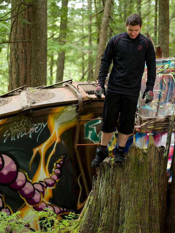 Frankie Vass in the Race Face Ignite Reversible Jersey. Photo by Sterling Lorence