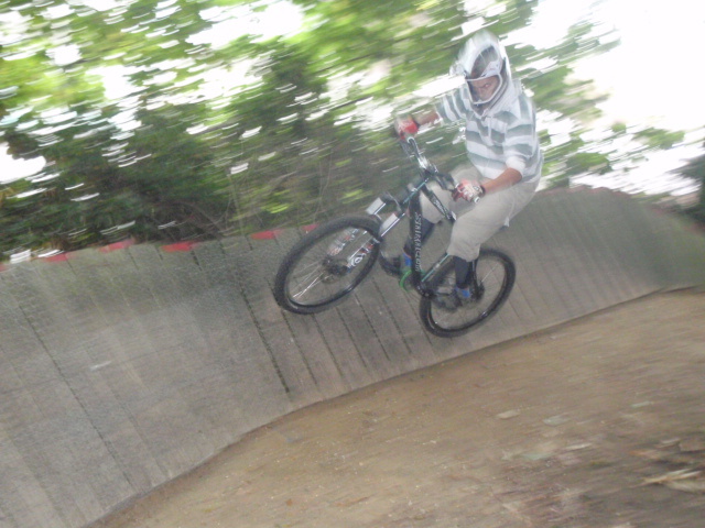 Another wall ride shot on the old bike