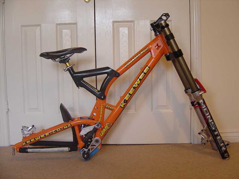 Keewee cromo eight , right side of build in it's current stage with new decals , 2004 monster t , hope tech m4 brakes