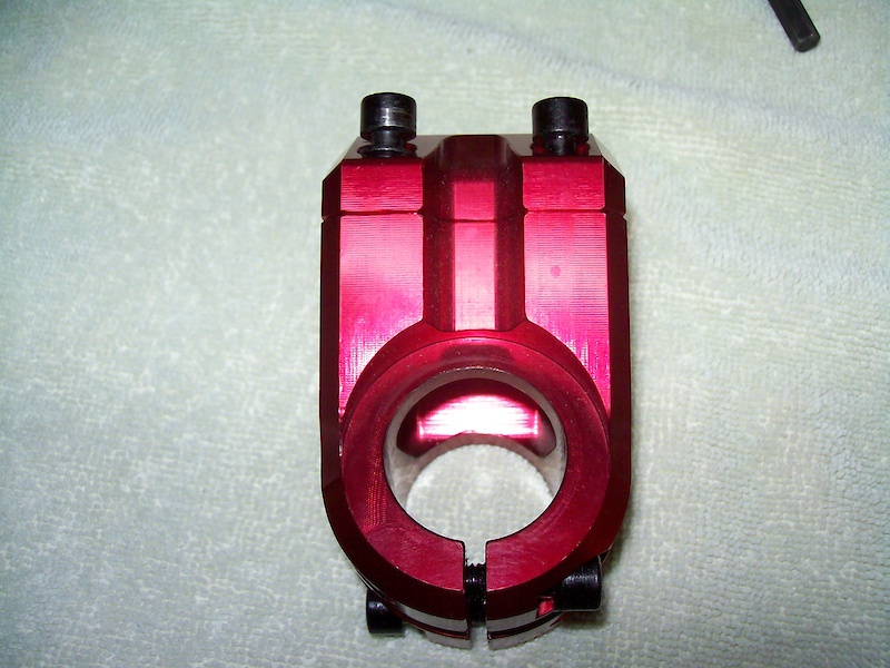 Red (not pink) Azonic stem.. almost brand new condition