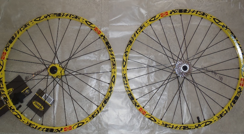 2010-2011 Mavic Deemax Ultimate Wheels - Sorry for stolen pictures + My parts that i already have.