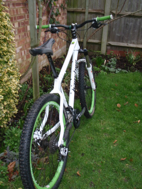some up to date pics of my bike! though it'll be sporting new Renthal bars within a week fingers crossed!