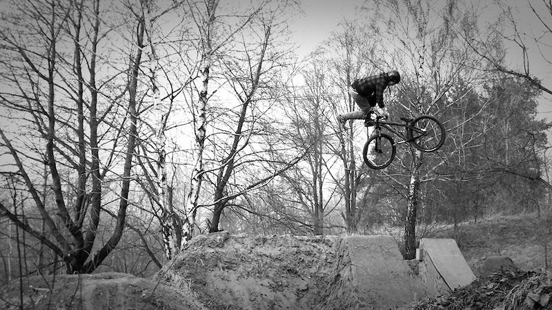 360 tailwhip
First ride on dirts in 2011