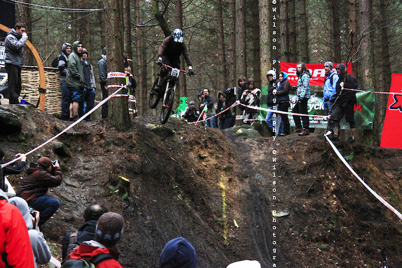 Sheffield’s own Downhill World Champion and multiple World Cup Winner, Steve Peat, presents the city’s first official Mini Downhill race, Held in aid of the Greno Woods appeal, the event will be held in Grenoside Woods, Sheffield on the 5th March 2011.