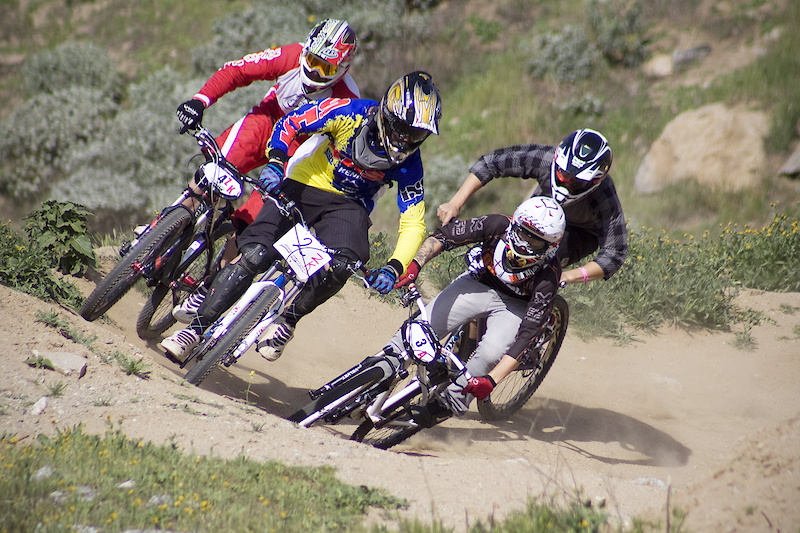 Carney edges out everyone for the holeshot