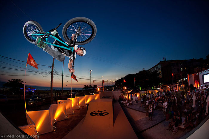 Photoshooting for Nike Posto 6.0 event in Brazil. Andre Jesus, Nike rider, doing a presentation for the public.