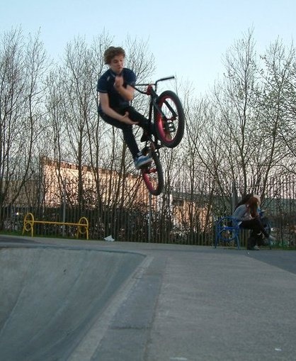 Barspind to tyre tap at hengrove skate park!