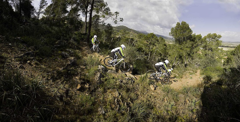 The girls back on some sweet Mediterranean trails.