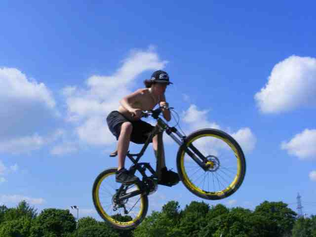 few pic from a couple of days down the local pumptrack (the sunburn after was worth it =])