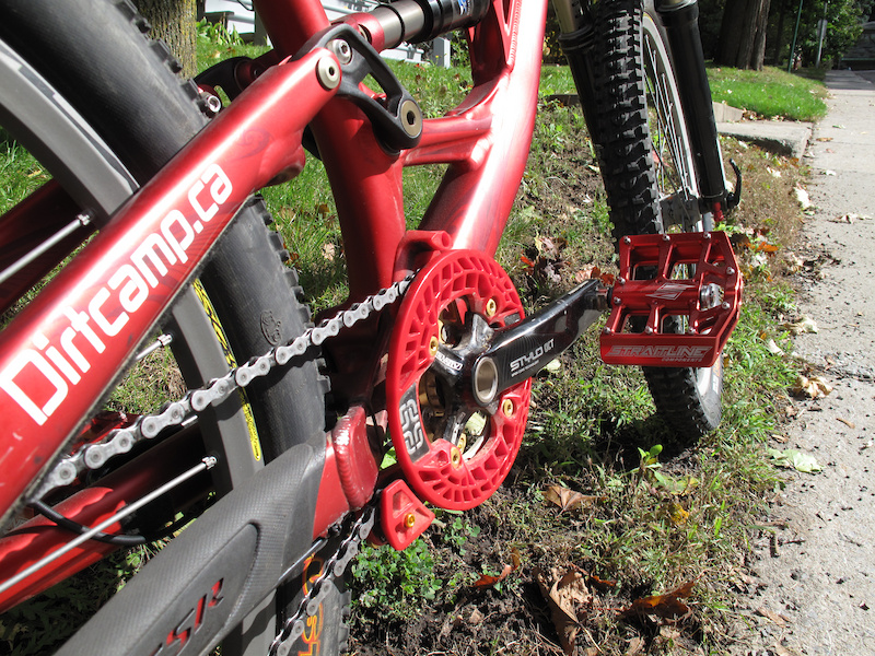 E13 SRS Limited edition Red 32-36 ISCG 03 For Sale