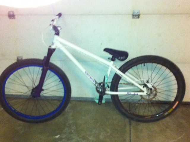 New fork and front wheel. Rear wheel is gunna be on in a few days. Getting new cranks, pedals, and bars.