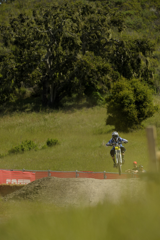 Andrew Neethling, homing in on the finish line, and placing second overall. A full four seconds back from the monster, Jared Graves.