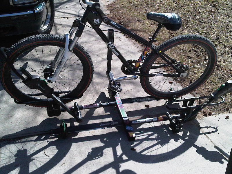 Sportworks Hitch mount rack. Fits ALL bikes For Sale