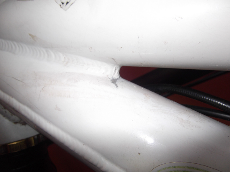 crack, it's on both tubes, and extends about the same distance on the other side
