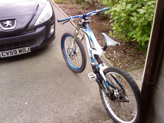 most recent pic of my new dh bike :) new rear matching wheel to come next