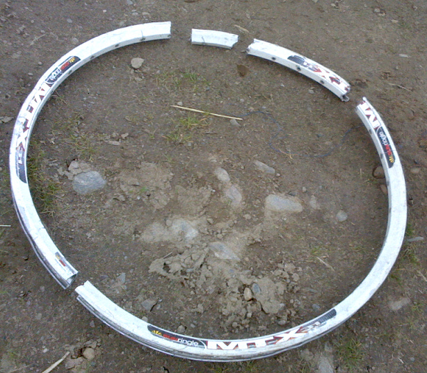 the rim i raced fort bill on last weekend, it was like this when i cut the spokes off i didnt break it anymore