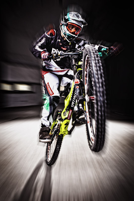 Our team rider - Arek Perind during the photo session in Warsaw.
www.mozartt.com