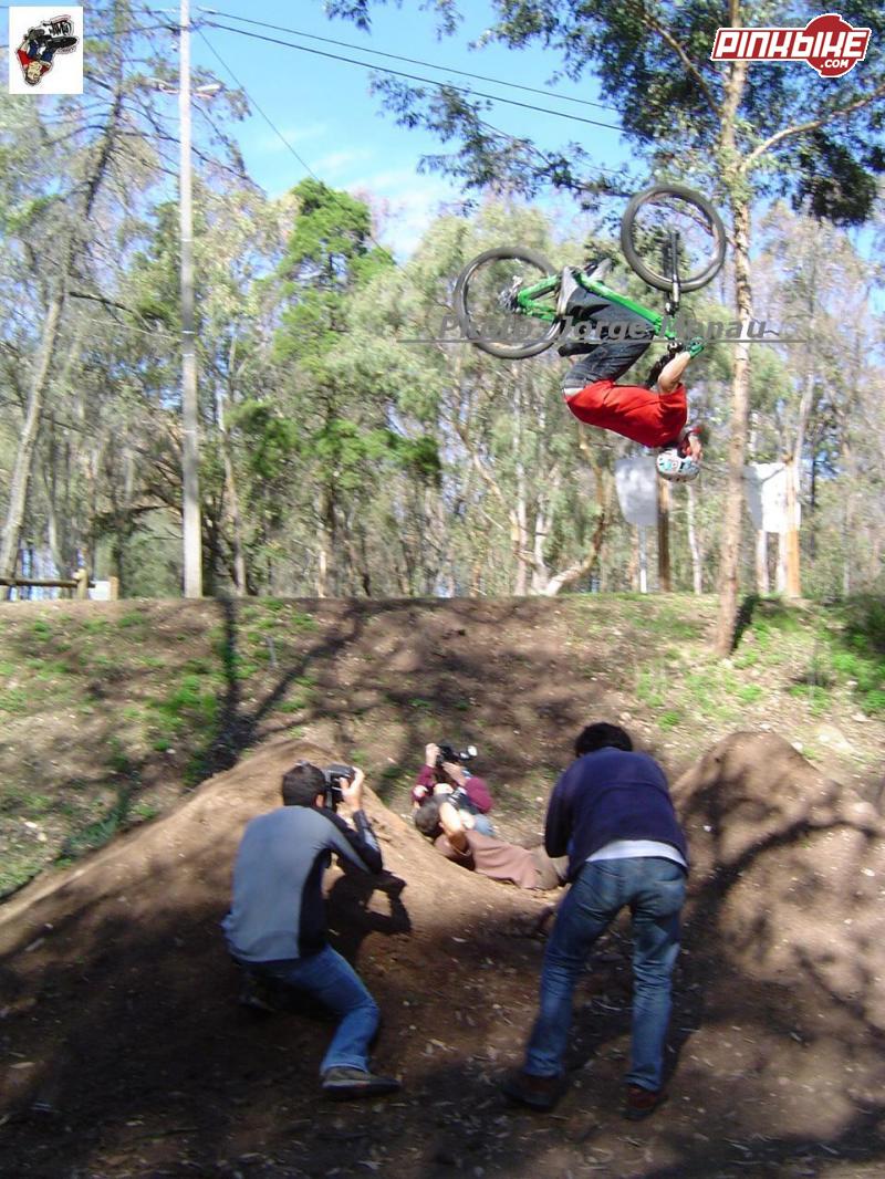 Back flip on the 2nd dirt. Photo session for magazines. How many cameras there? With mine, 5!