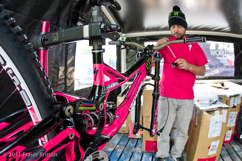 specialized demo pink