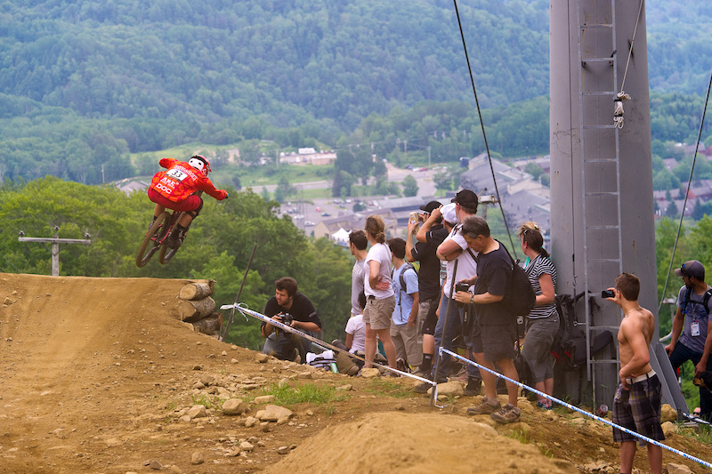 Robin Wallner keeping it a bit low for the crowd. They were less than excited.