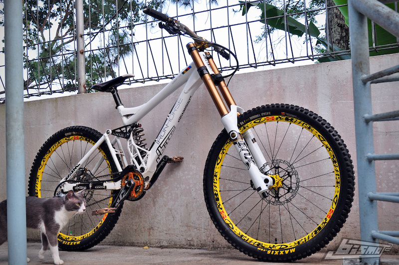 big hit downhill bike