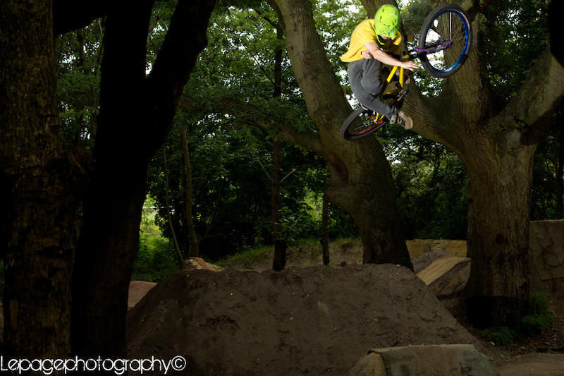 360 table. declan lepage photo - http://www.facebook.com/pages/Lepagephotography/149096011792156
