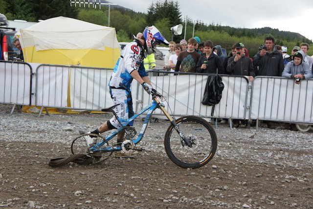 Gee atherton riding as guest at SDA 2011 at fort bill and trashed his wheel