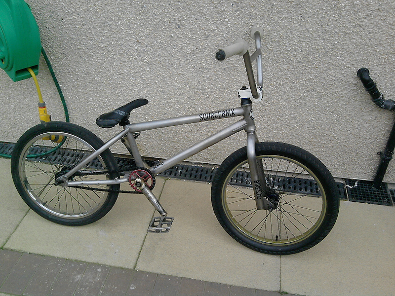 2009 United Trinity Custom BMX worth £679 wanting cash but offer. For Sale