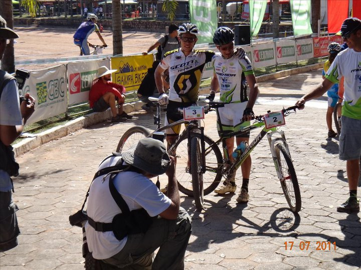 Mais uma edição do campeonato brasileiro de mountain bike de cross crountry foi realizada com sucesso no último domingo (17/07/2011). A cidade de Caconde-SP foi o palco das grandes batalhas, que tiveram como vitoriosos: Érika Gramiscelli e Rubens Donizete; ambos categoria elite.