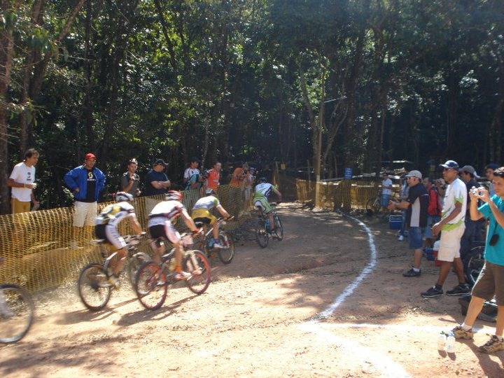 Mais uma edição do campeonato brasileiro de mountain bike de cross crountry foi realizada com sucesso no último domingo (17/07/2011). A cidade de Caconde-SP foi o palco das grandes batalhas, que tiveram como vitoriosos: Érika Gramiscelli e Rubens Donizete; ambos categoria elite.