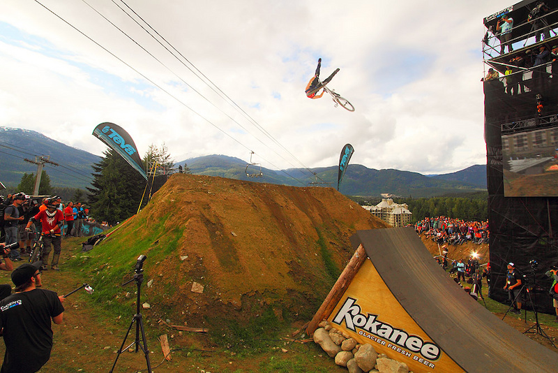 Trick of the day for me... frontflip tailwhip. Stomp it on saturday Benny!!
Photo (c) larsscharlphoto.com (me!)