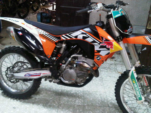 My 2011 KTM 250 SXF with custom 2012 graphics.
Going back to MX race in October...