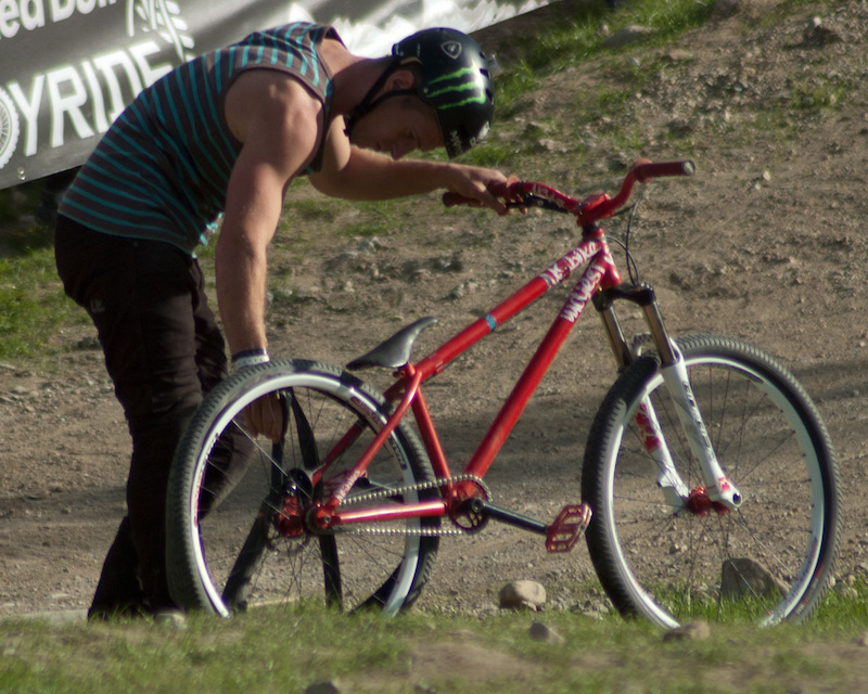 Crankworx 2011 Joyride Finals. Someone tell Sam to use heavier tubes