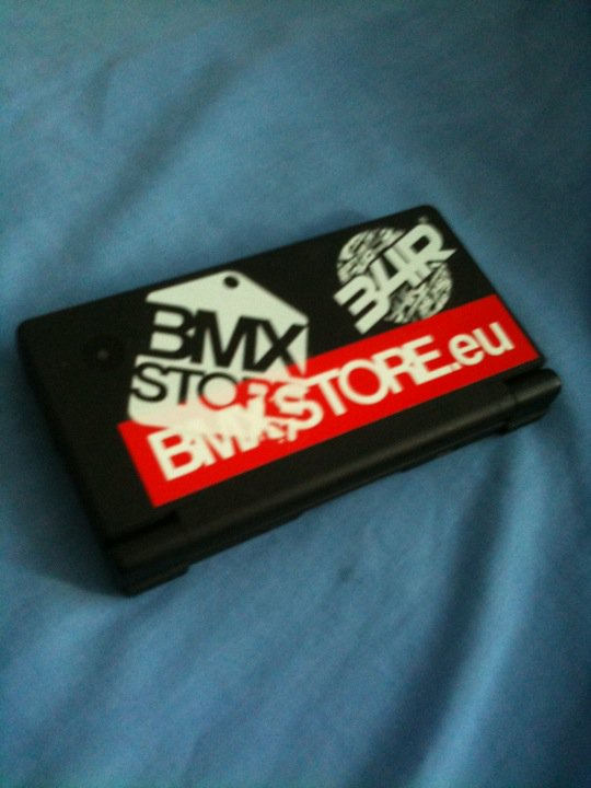 nintendo dsi all black basicly brand new used once or twise good con no scratches 3 bmx stickers on cover
