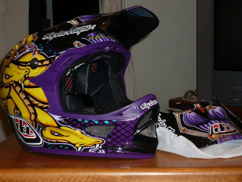 2012 TLD D3 medusa helmet For Sale