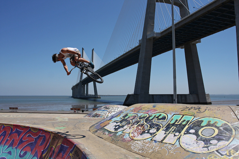 Gusts at Lisboa skatepark in Lisboa, Portugal photo by gusts Pinkbike