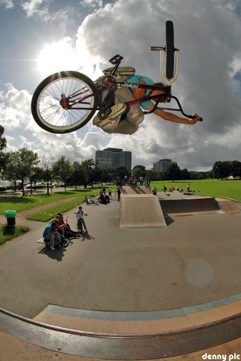 Chris with a well tidy invert on the quarter at Lsp. aug 21st
Photo By : Denny Pic