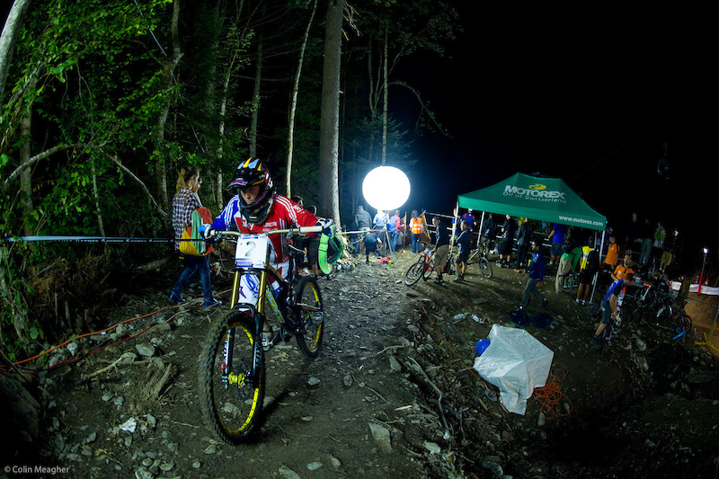 Taking a cue from last year s 4X Worlds Fionn Griffiths rocked out the DH bike the whole time and came home silver.