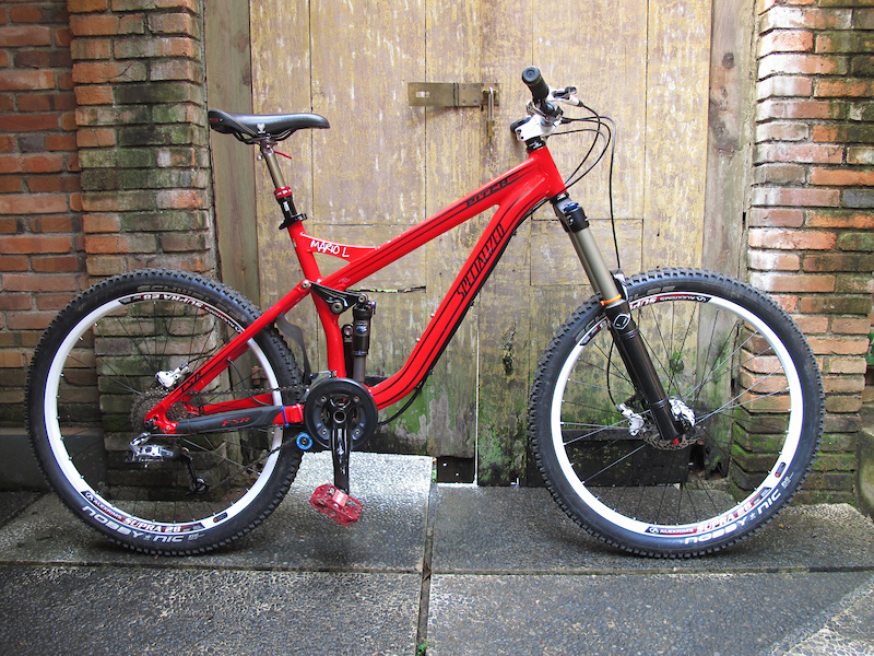 specialized pitch red