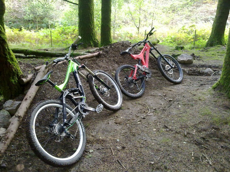 specialized big hit 1 2011(green bike is mine) and big hit 1 2001