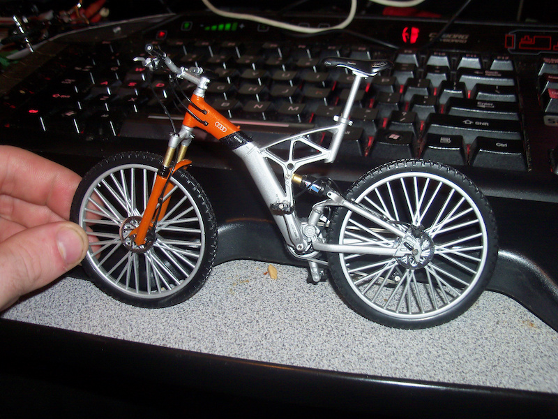 finger downhill bike