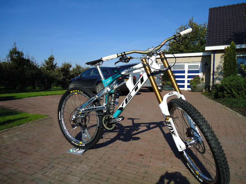 this is me new bike for 2012.
a yeti 303 2008