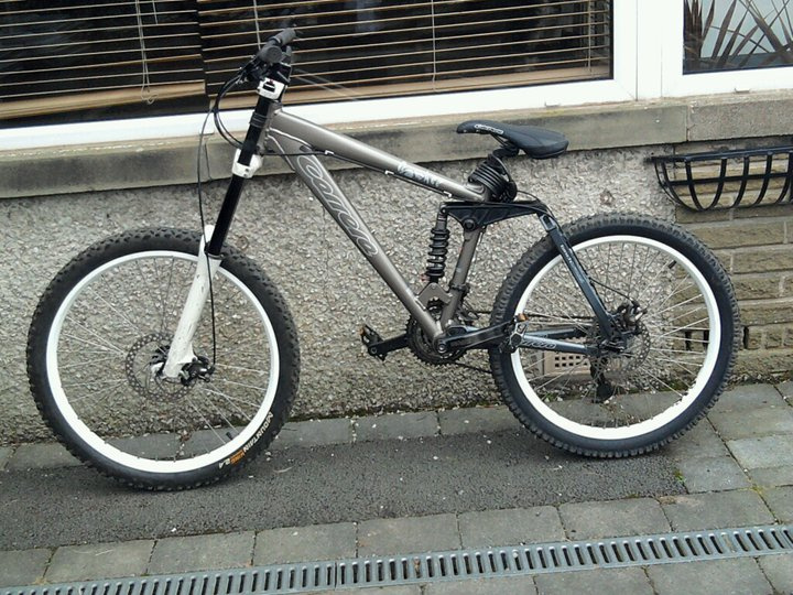 banshee dh bike