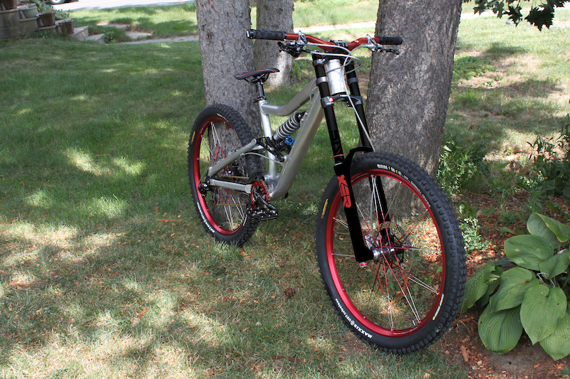red bike bars