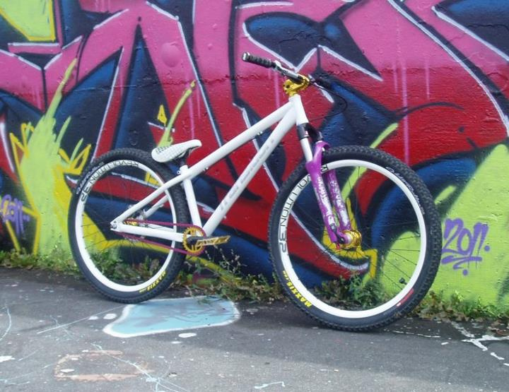 2009 Transition TOP. 409's, Avid Juicy 5's, Revolution 32's, Maxxis Holy Rollers, Brand new KMC chain.