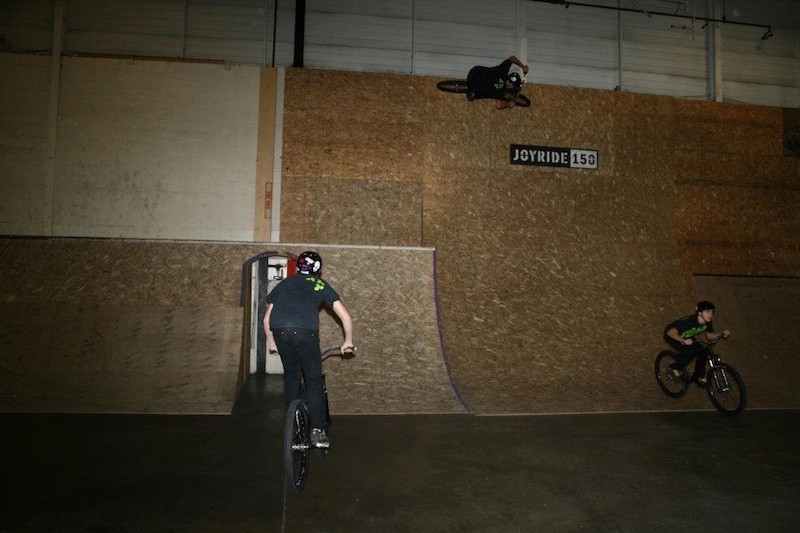 little photo sequence of me transferring from the 8 foot qp, into the vert wall. thanks to trish for the picture!