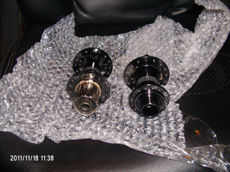 2011 Brand new DH Specialized Hi/Lo hubs 20mm/150mm For Sale