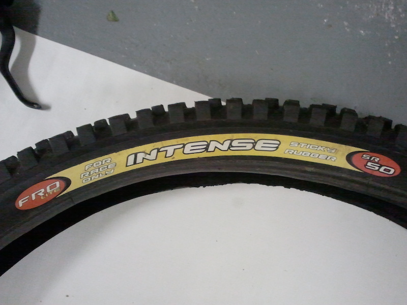 intense dh fro lite 26x2.5 tyre for sale