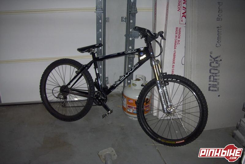 this bike is an 01 scab with a 2002 z1 fr which has lockout and its for sale