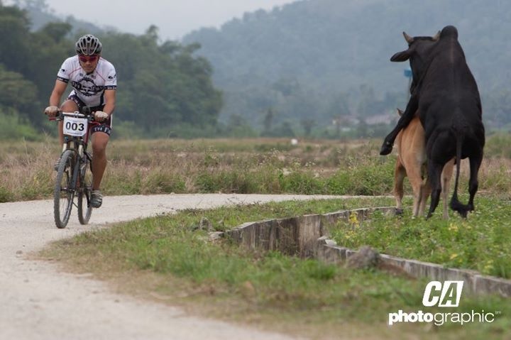 Oh My GOD!!! badass rider pinning!!!

courtesy Cycling Asia - CA